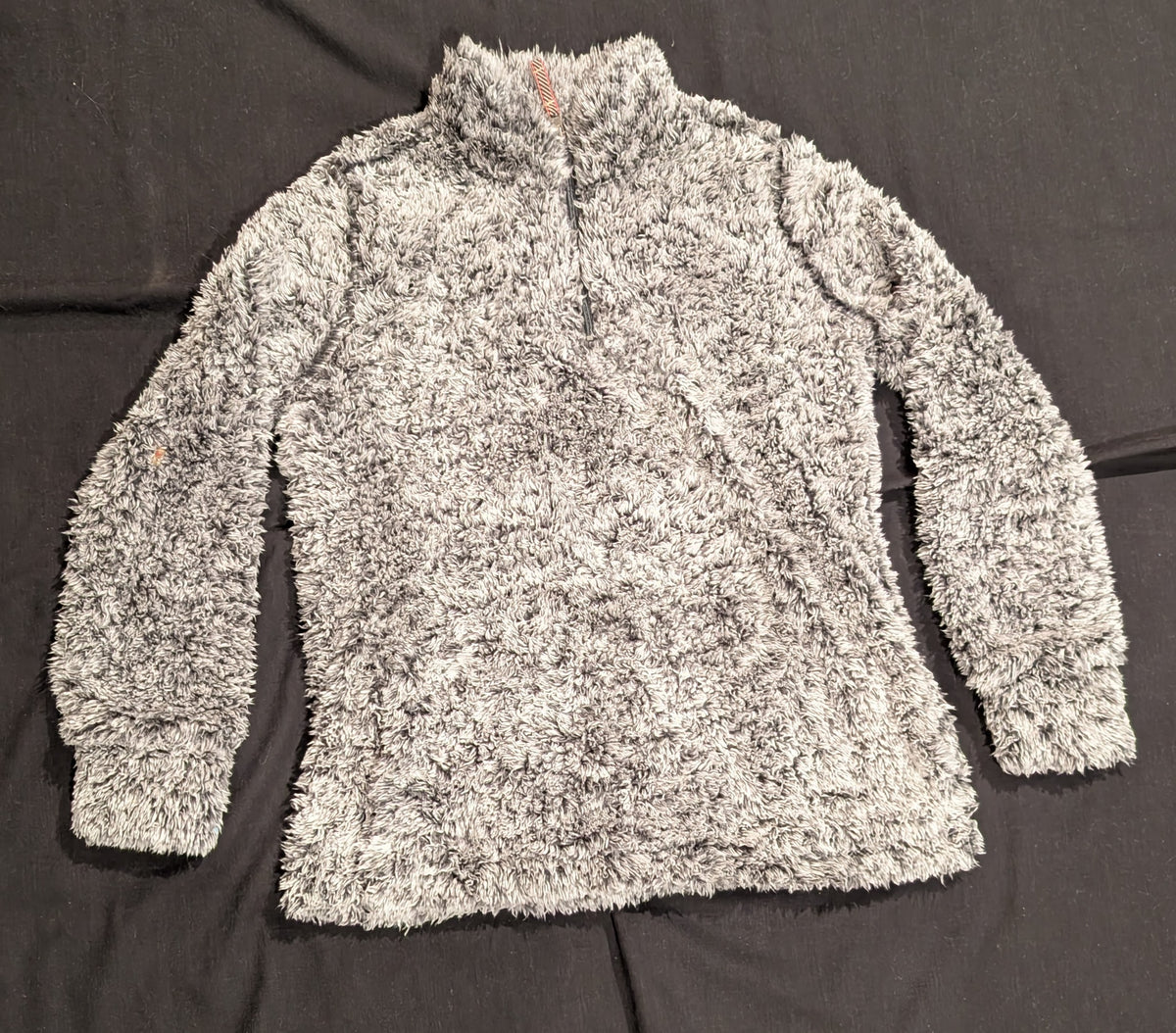 Fuzzy 1/4 zip w/pockets Very warm & cozy! VGUC - size Junior - M (7/9)