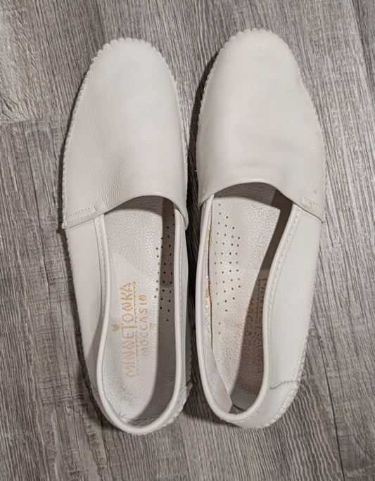 Minnetonka White Mocassins - size Shoes - Adult 8