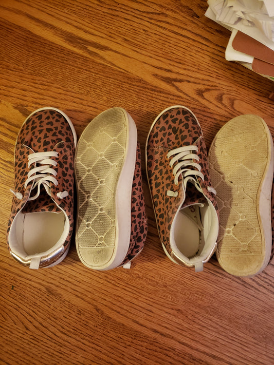2 pair Carters elastic laces, play condition - size Shoes - Kids 2