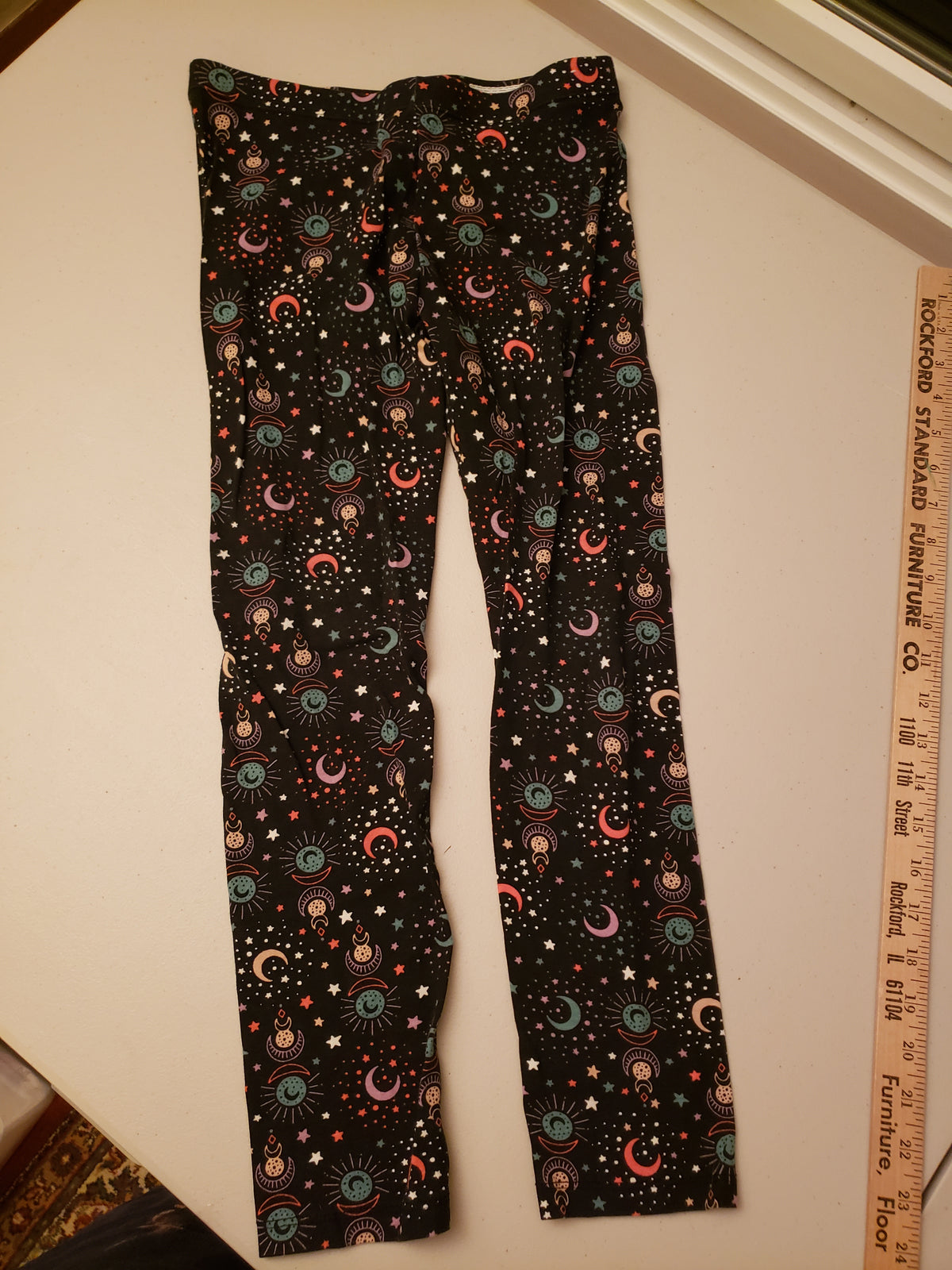 Black w/planets leggings L(10-12)plus - size Youth - 10 (L)