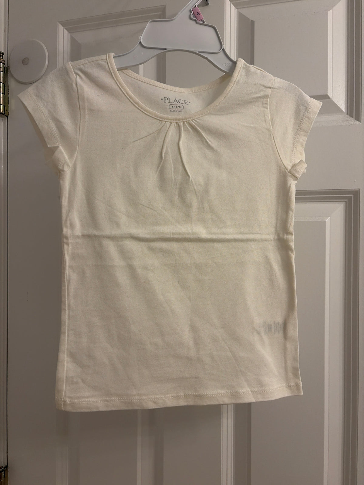 New CP t-shirt Cream. 100% cotton - size Youth - 5 (XS)