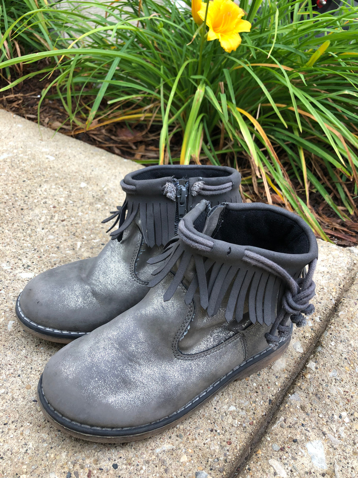 Gray faux leather bootie - size Shoes - Kids 13