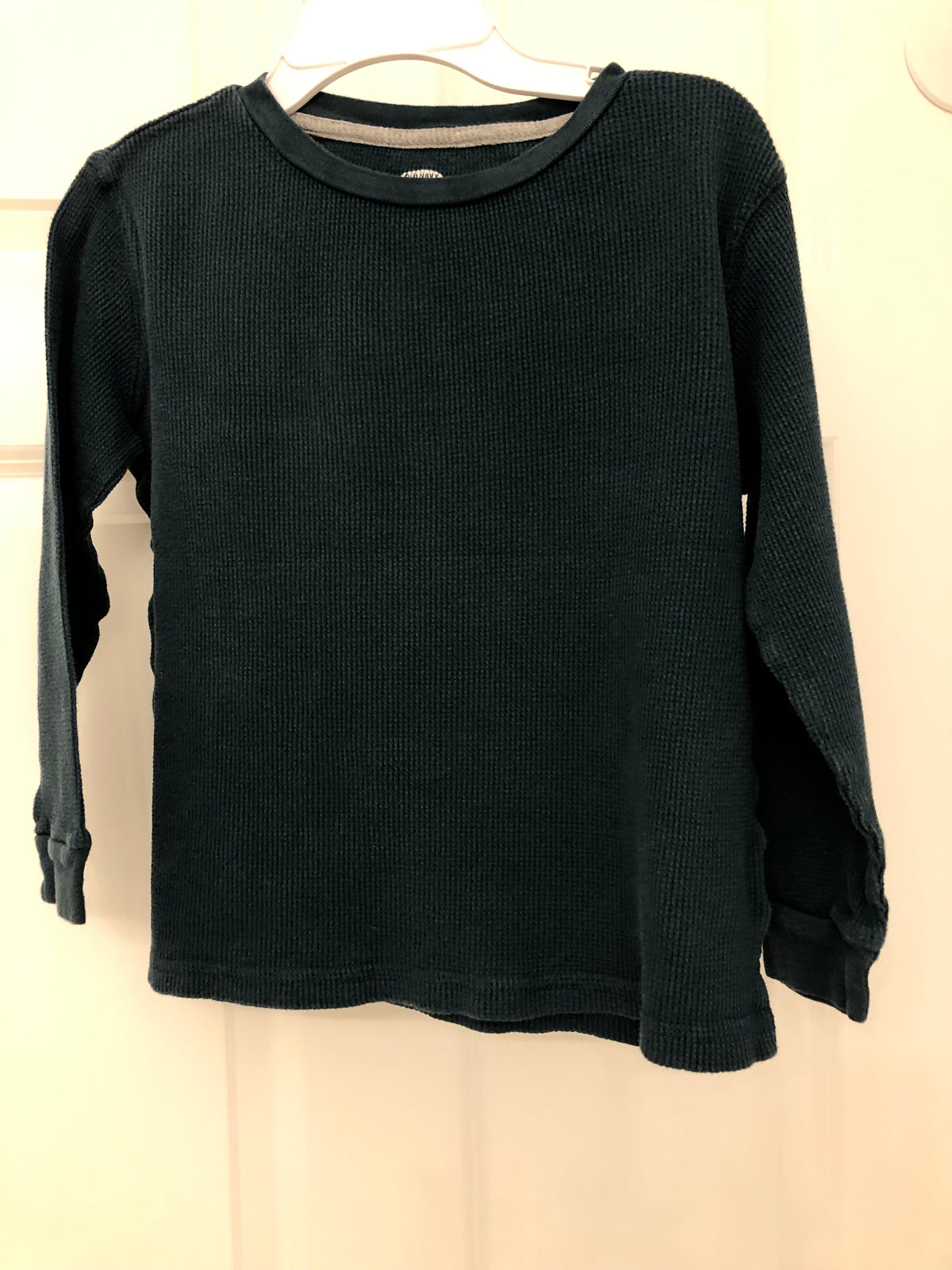 Green pajama top Long sleeve - size Youth - 6 (S)