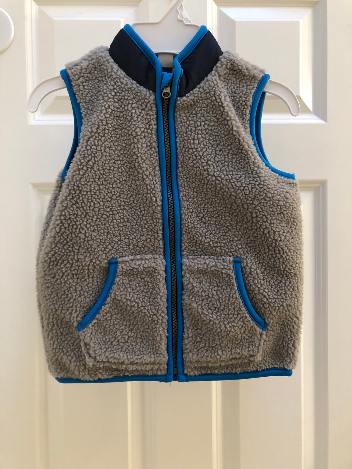 New Gray vest. W/blue outline - size Toddler - 5T