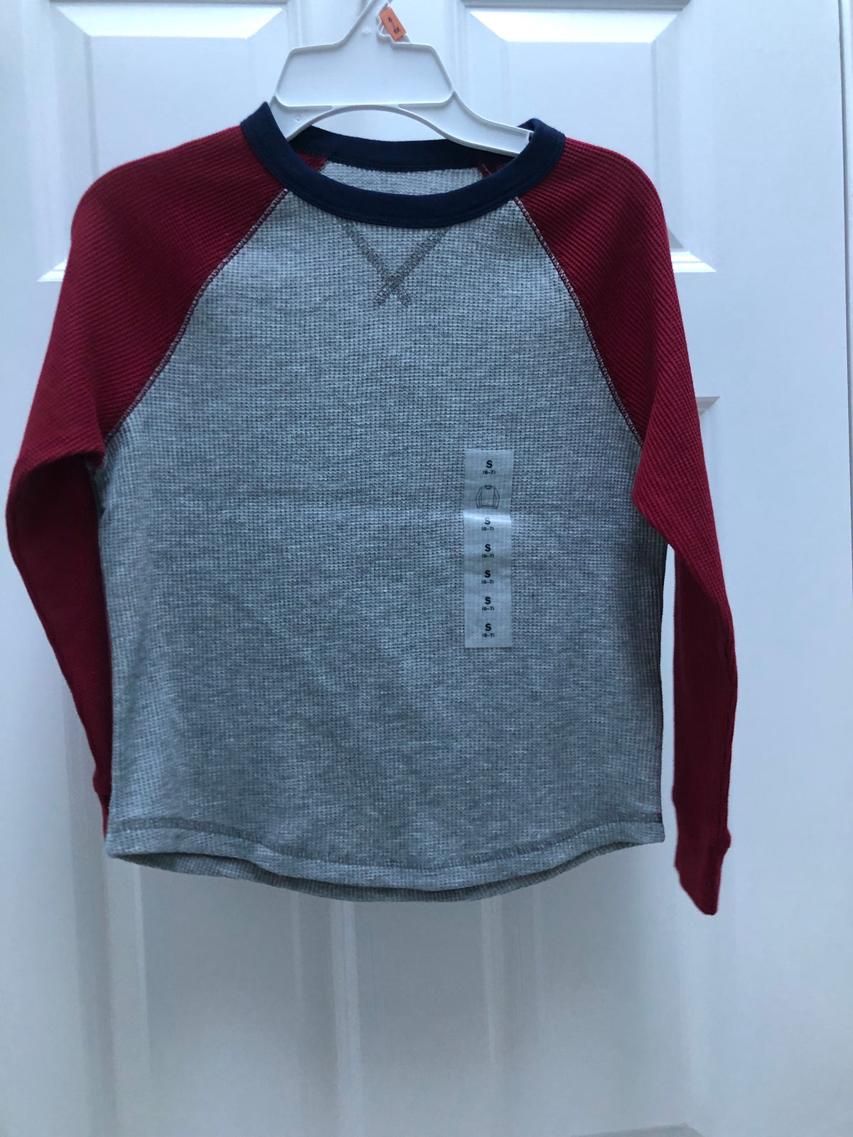 New Gray red tee Long sleeve - size Youth - 6 (S)