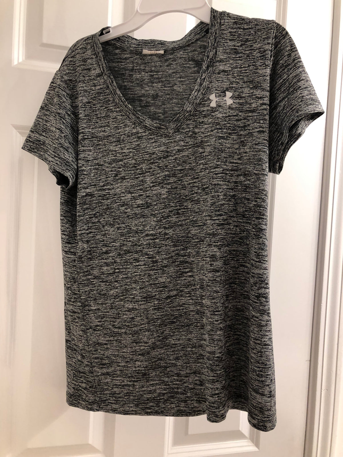 Under armor gray t-shirt - size Youth - 14 (XL)
