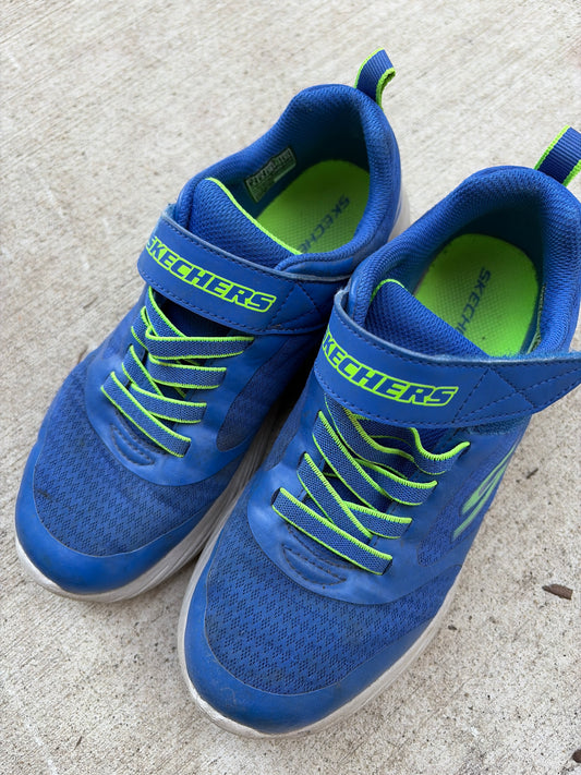 Blue sneakers EUC - size Shoes - Kids 4