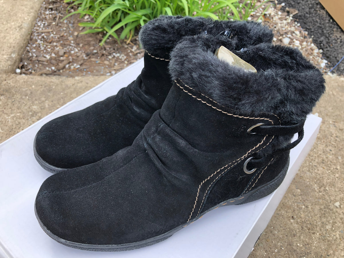 New bare traps booties Suede leather - size Shoes - Adult 8