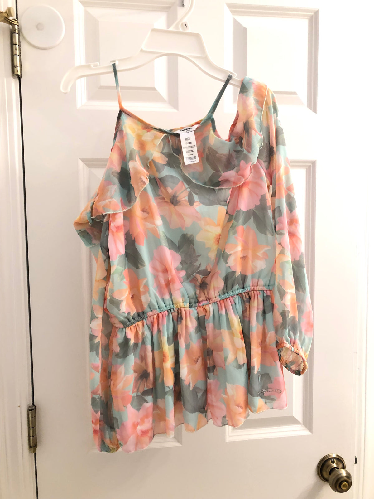 Bebe cute blouse top Floral silky - size Women - XL (16/18)