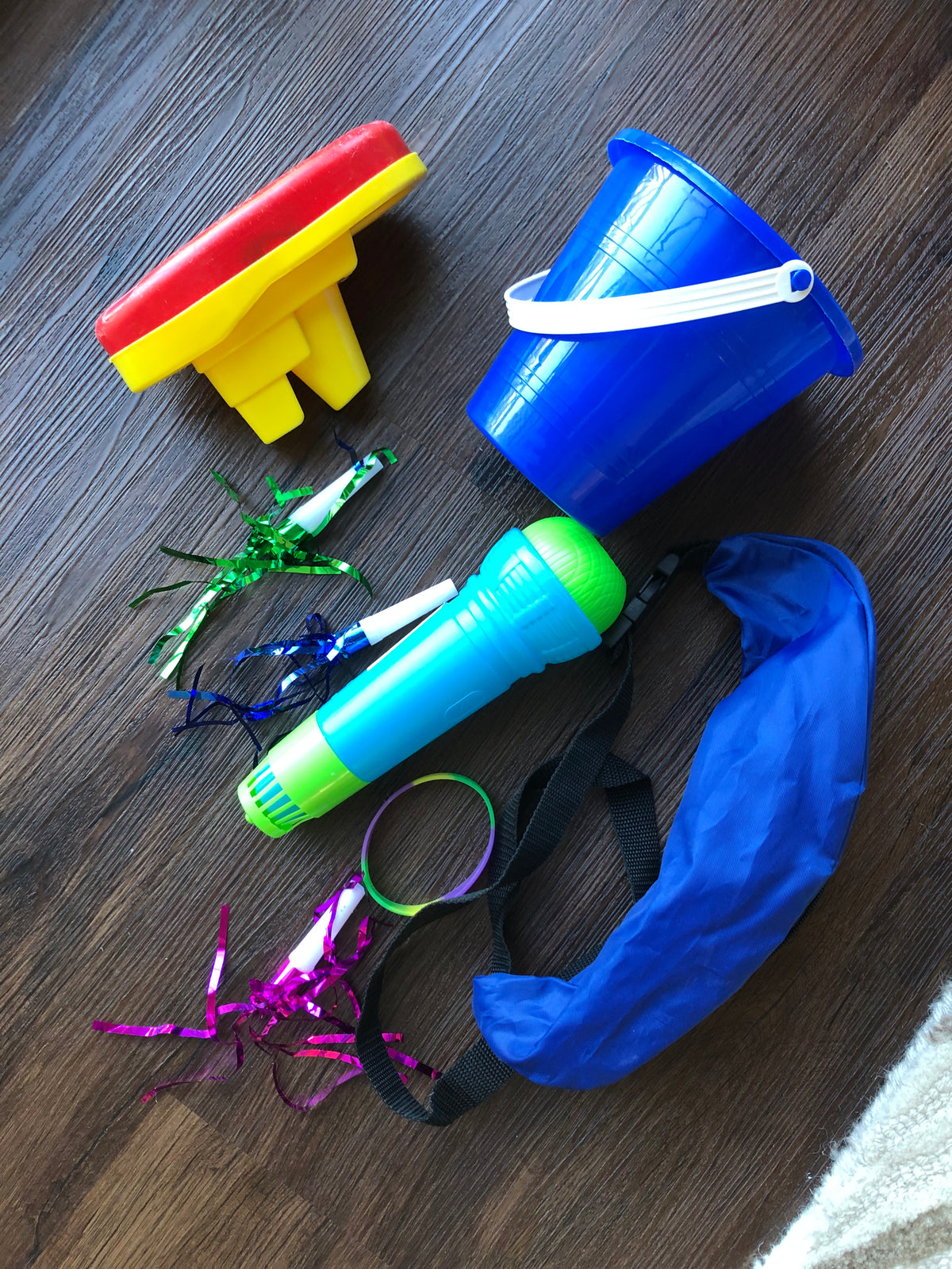 Set of bucket, boat Microphone. Bag