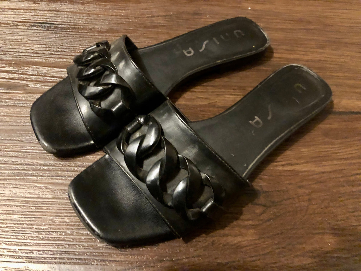Black slip on shoes - size Shoes - Adult 6 1/2