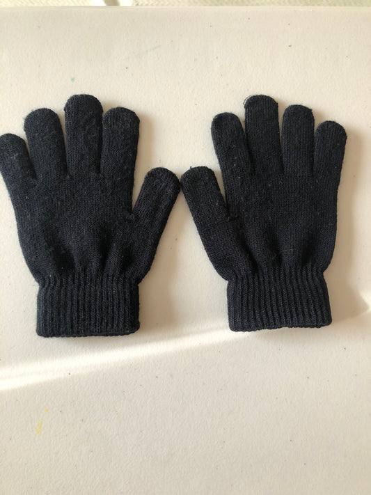Black gloves Fits 6-8 yr olds