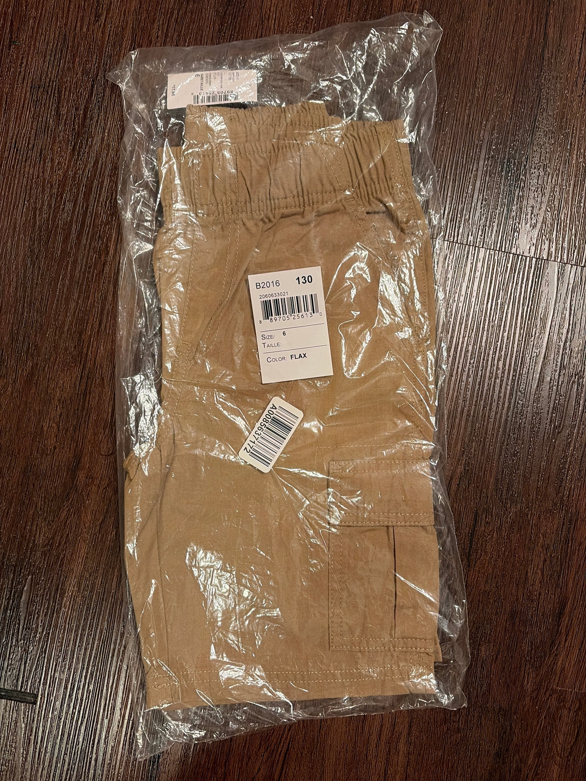 New khaki shorts 100% cotton. - size Youth - 6 (S)