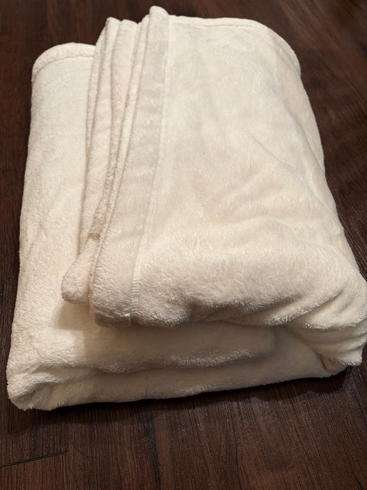 52x94 throw blanket Cream