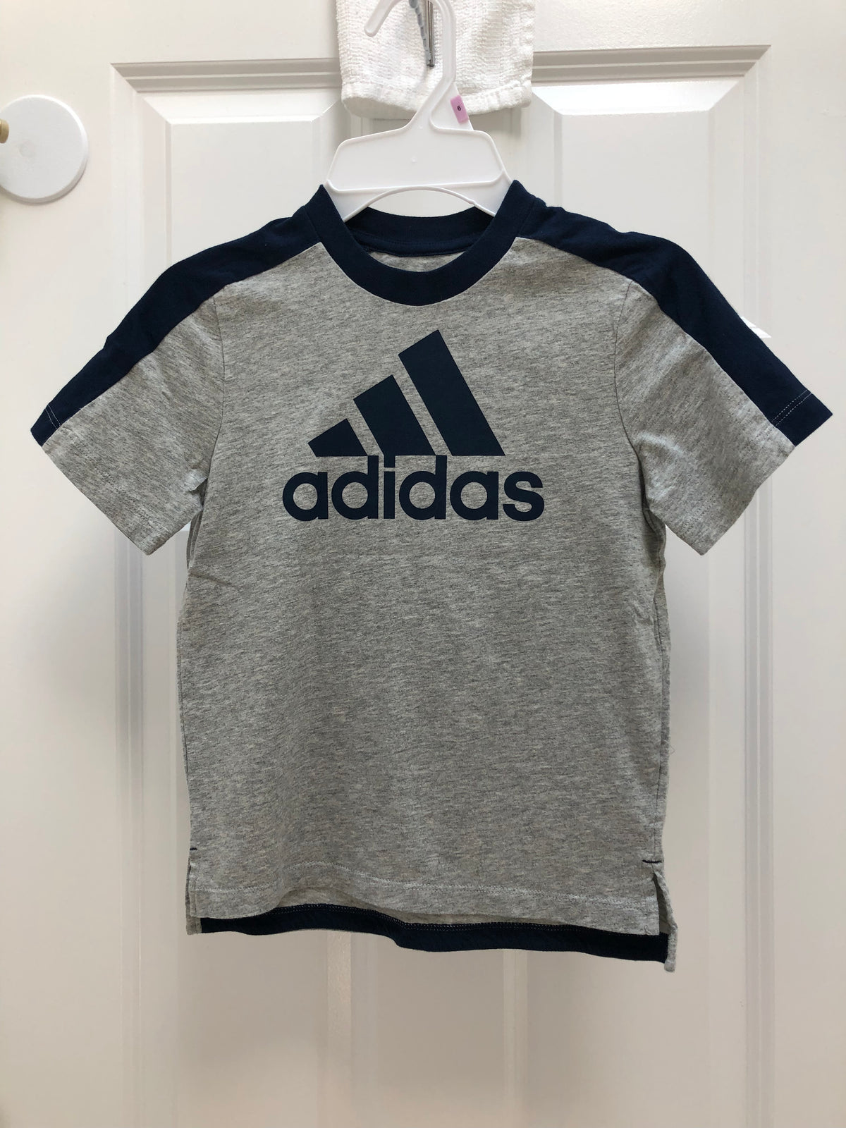 New t-shirt Adidas. Gray blue - size Youth - 5 (XS)