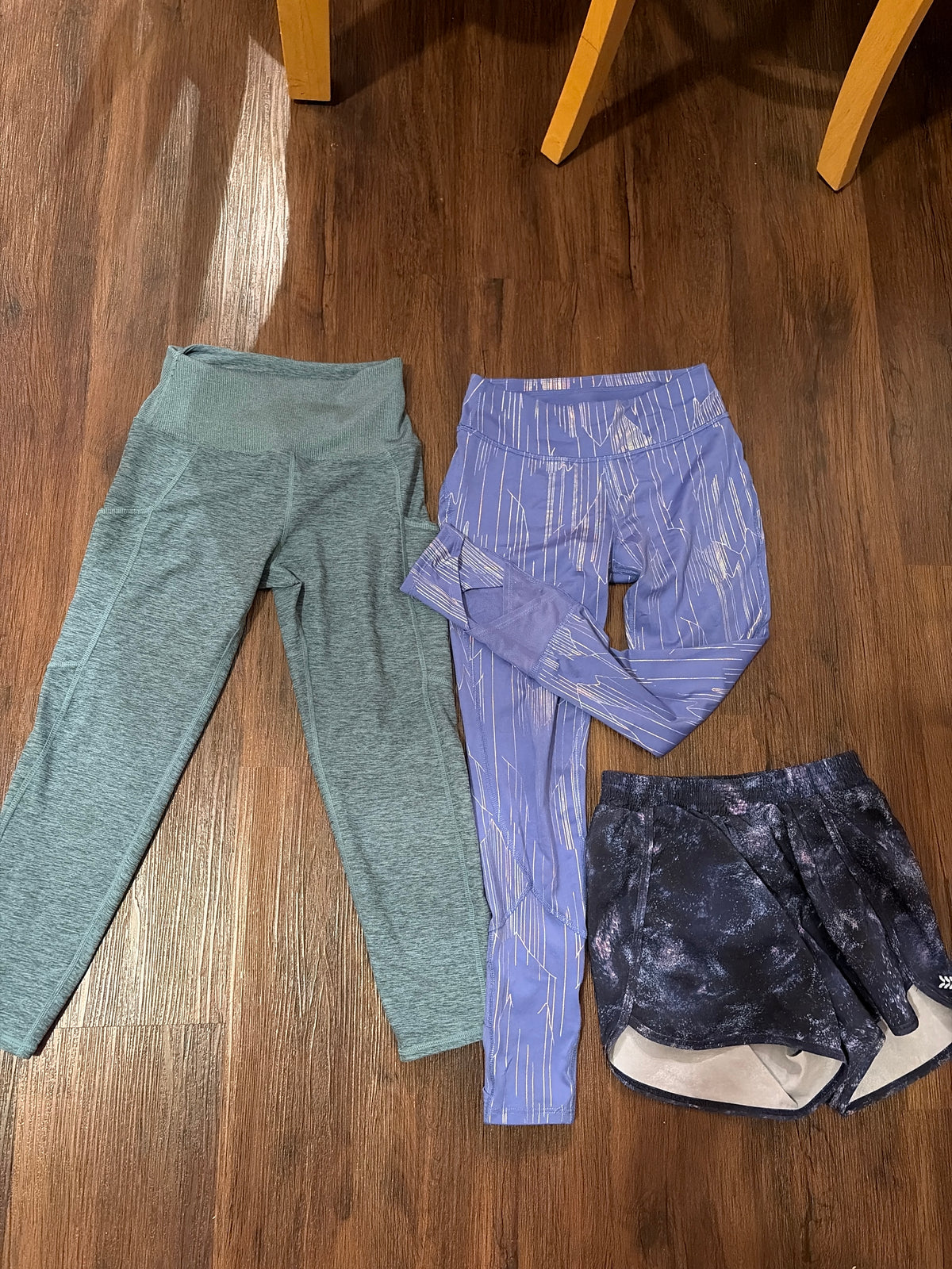 Lot of 3 leggings shorts - size Youth - 12 (L)