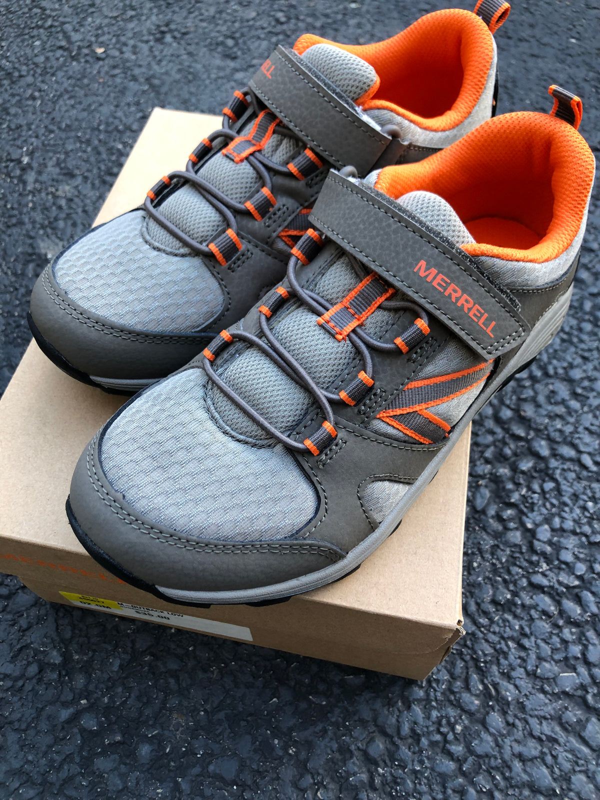 New Merrell gym shoes Gray sneakers - size Shoes - Kids 2