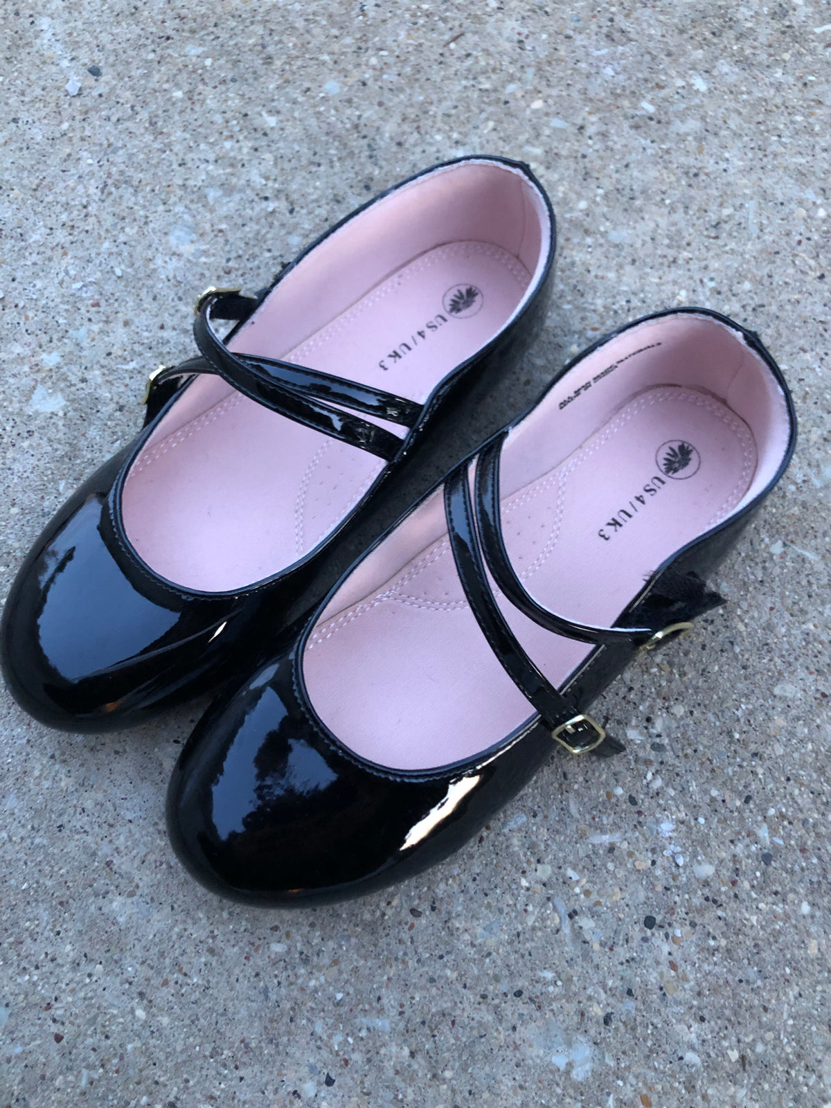 Black dress shoes Worn twice - size Shoes - Kids 4
