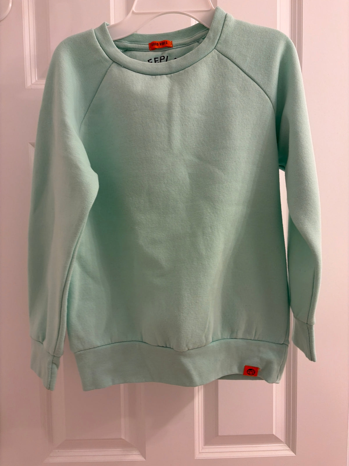 Turquoise sweatshirt Fleece. - size Youth - 8 (M)