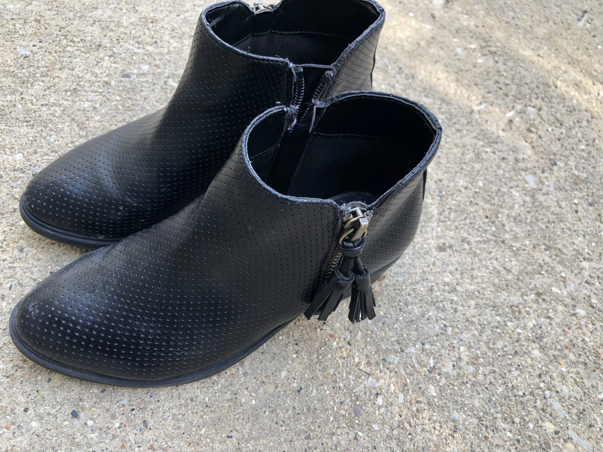 Black leather booties Hardly worn - size Shoes - Kids 12