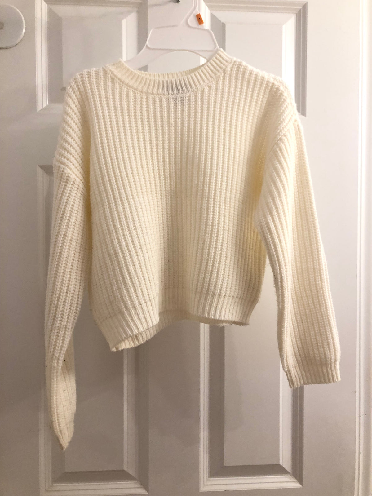 White  sweater Very cute - size Youth - 8 (M)