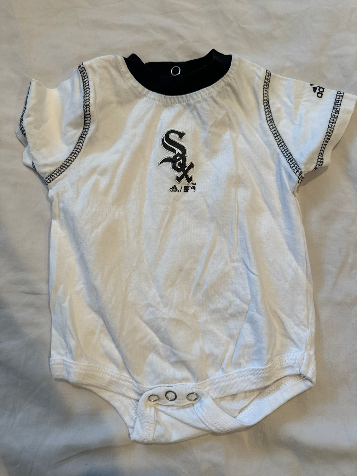 Adidas Whitesox onesie 3-6M - size Month - 3-6 / 6M