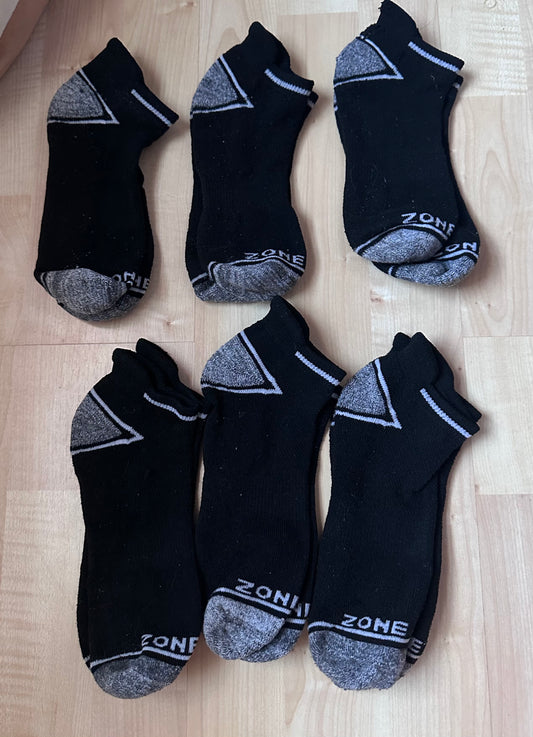 6 pair gently worn socks Short ankle style - size Youth - 12 (L)