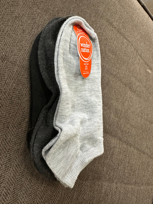 New 3 pair no show socks 97% poly, 3% spandex - size Youth - 7 (S)