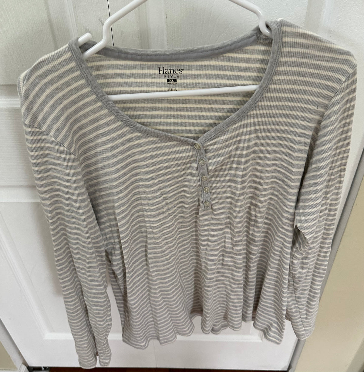 Hanes cotton LS GUC- VGUC gray/white - size Women - XL (16/18)