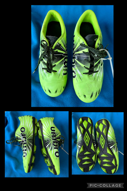 Soccer cleats umbro Barely worn EUC - size Shoes - Kids 4 1/2