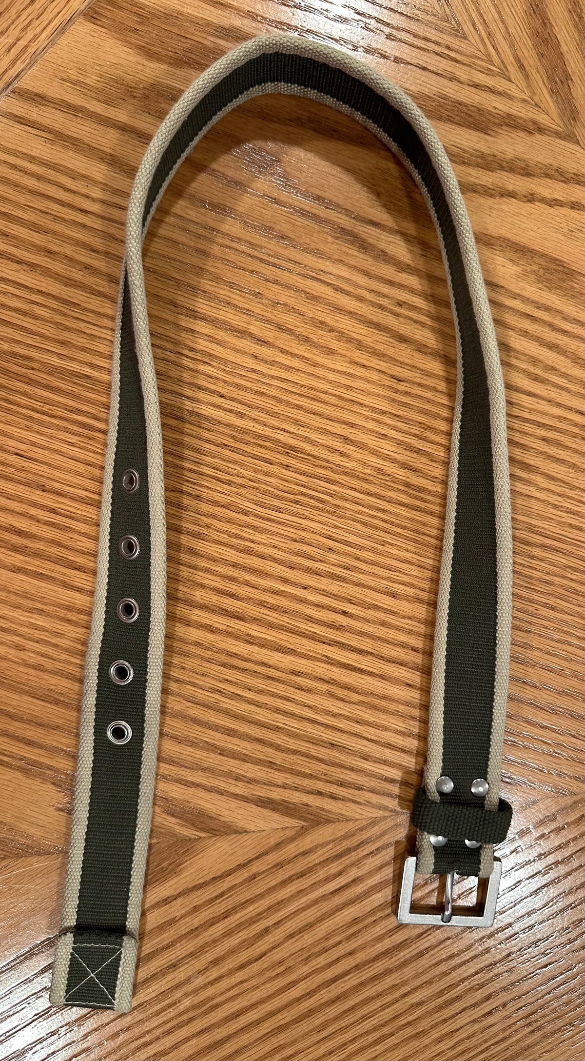 Belt Place Brand sz 4-7 Khaki green VGUC - size Youth