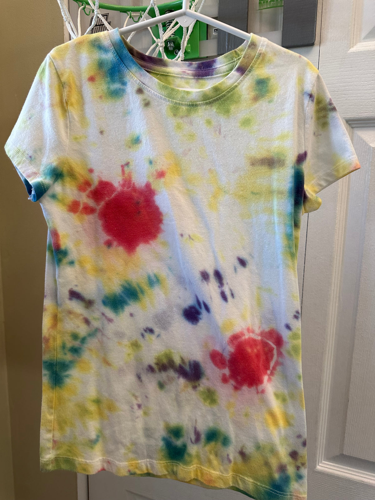 10/12 tye dye tee white VGUC, Cherokee - size Youth - 10 (L)