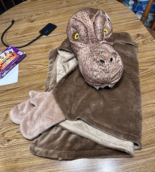 NWOT Dinosaur blanket elementary age, soft - size Bedding - Twin