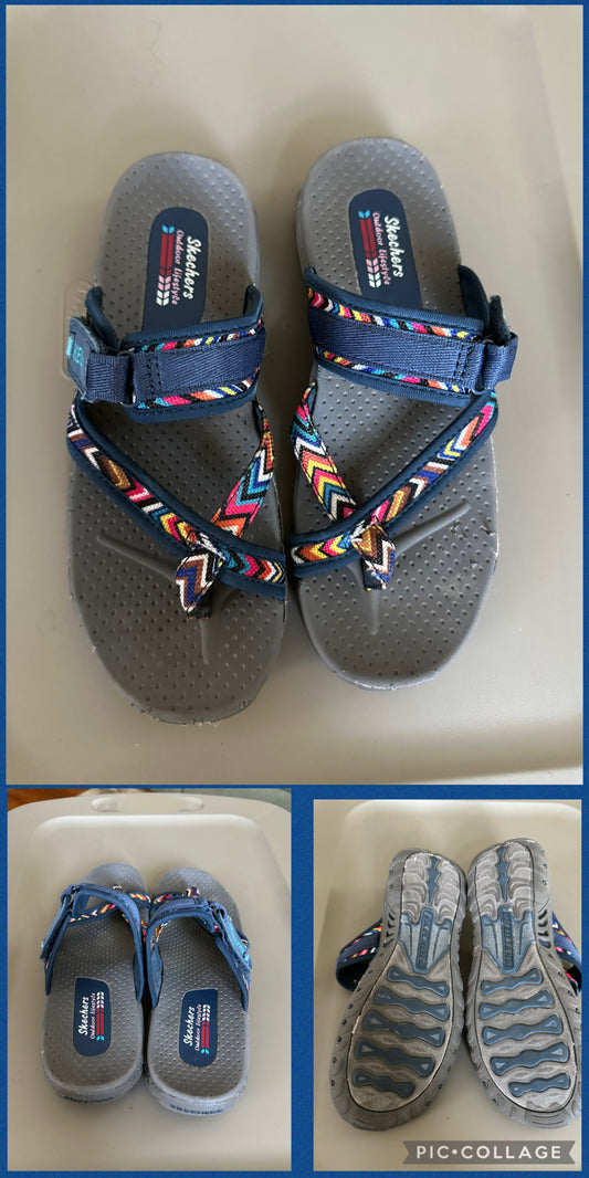 9 adult Skechers sandal Very gently worn - size Shoes - Adult 9