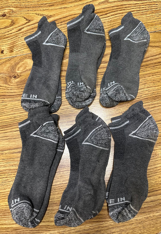 6 gray short ankle socks gently worn heavy, clean - size Youth - 10 (L)