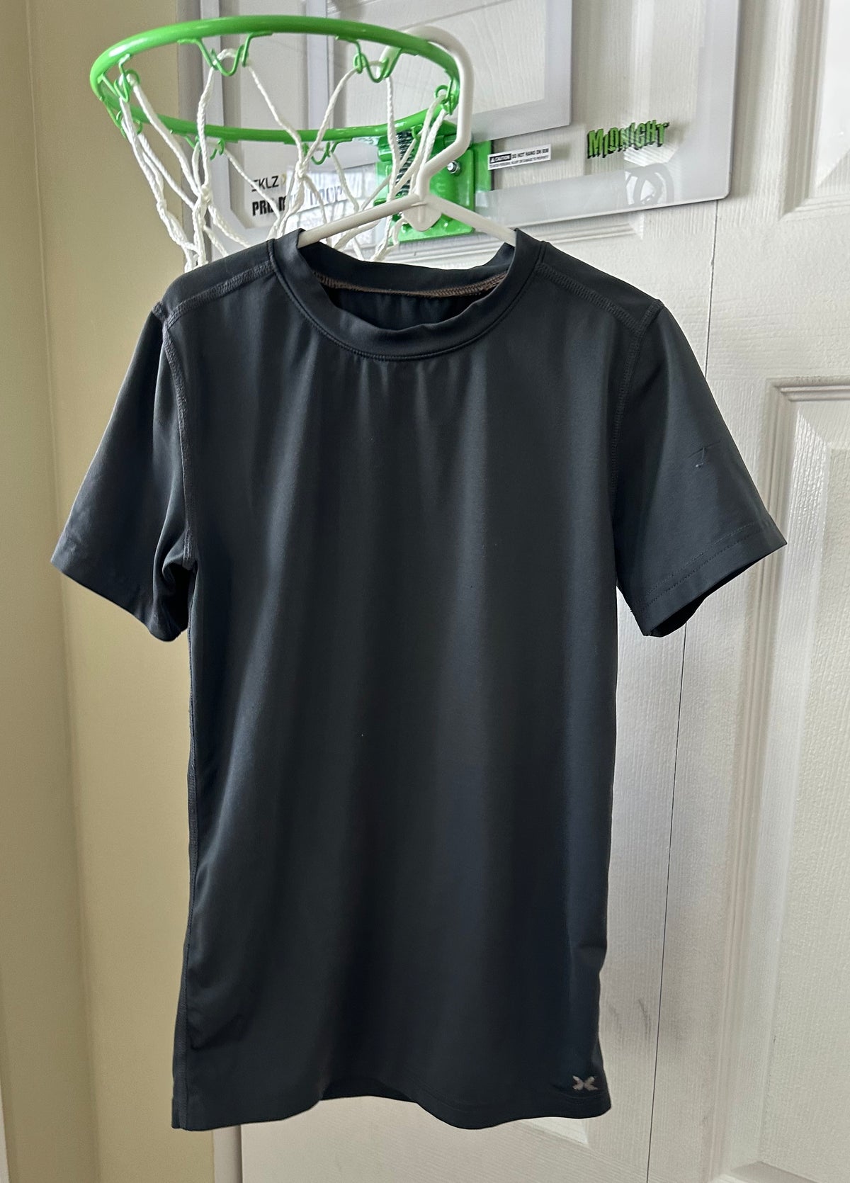 Charcoal compression tee Good for sports - size Youth - 8 (M)