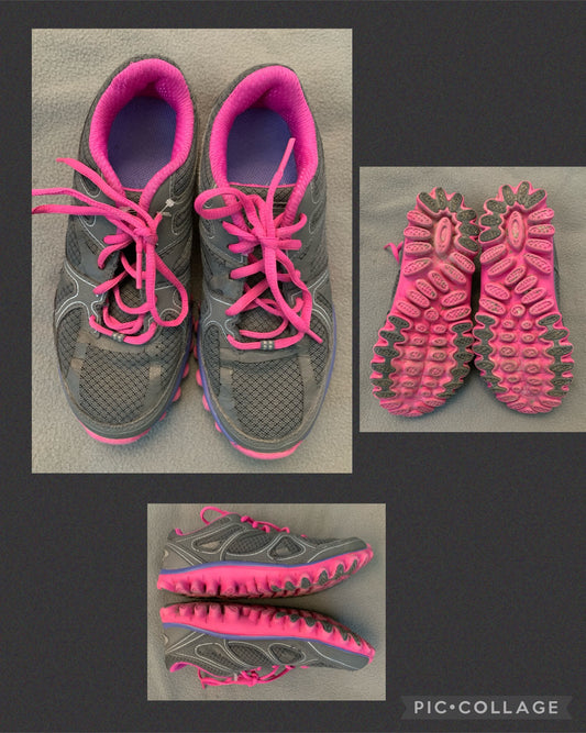 Gym shoe gray purp-pink Excellent condition does - size Shoes - Kids 3 1/2