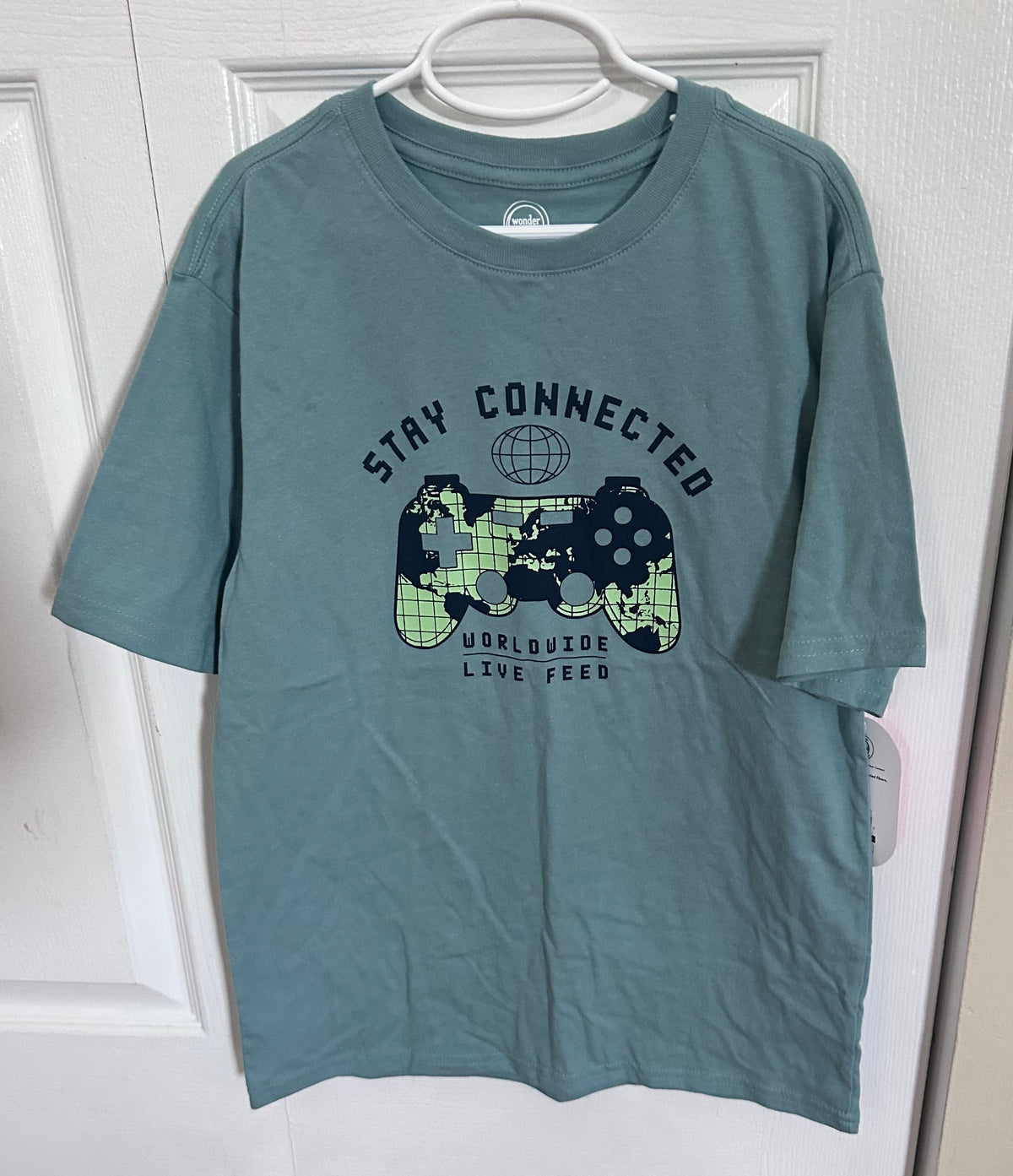 10/12 New Stay connected Gamer tshirt - size Youth - 10 (L)