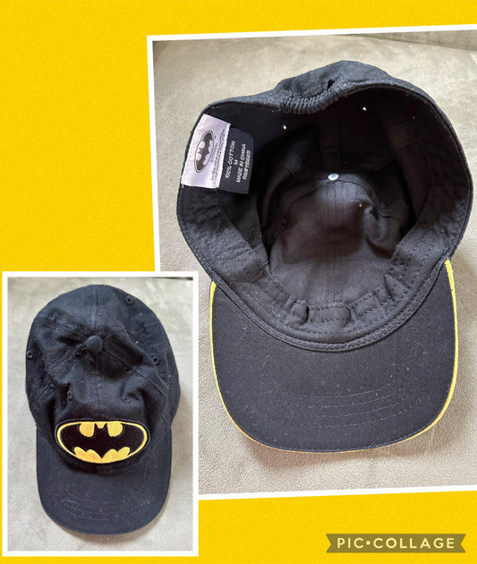Batman hat fits 4-7 year Gently worn a couple tim