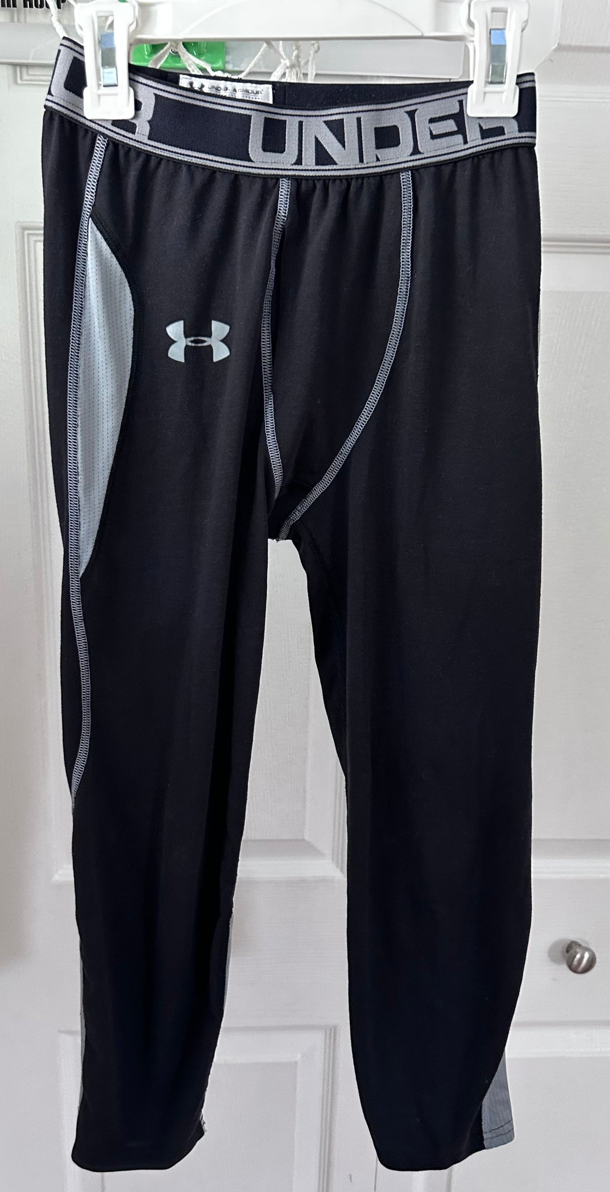 Under amour sports pants - size Youth - 8 (M)