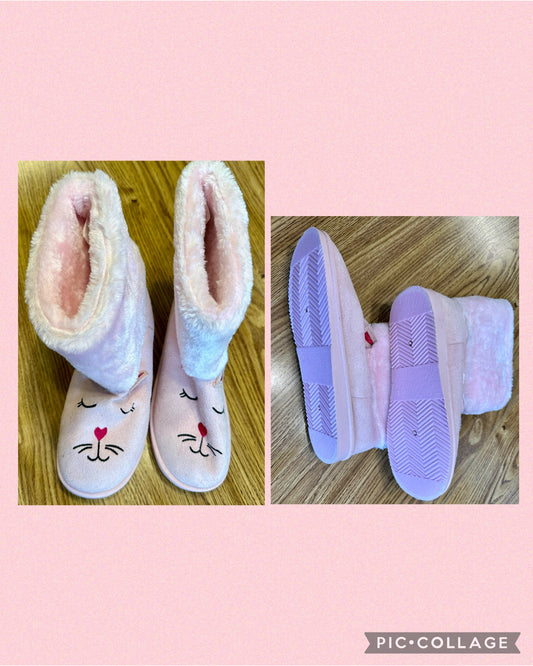 5 Pink boot faux fur Like new - size Shoes - Kids 5