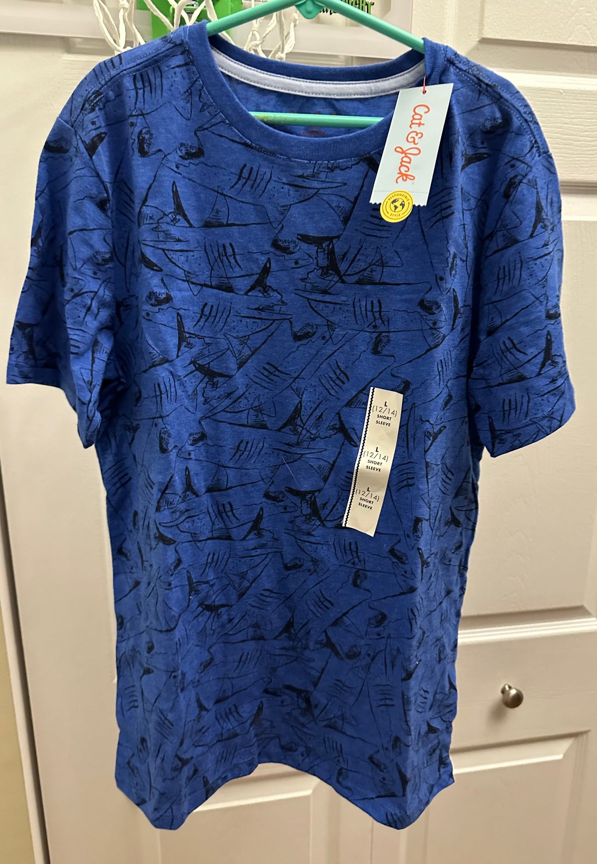 12/14 shark tee new Cat & Jack - size Youth - 12 (L)