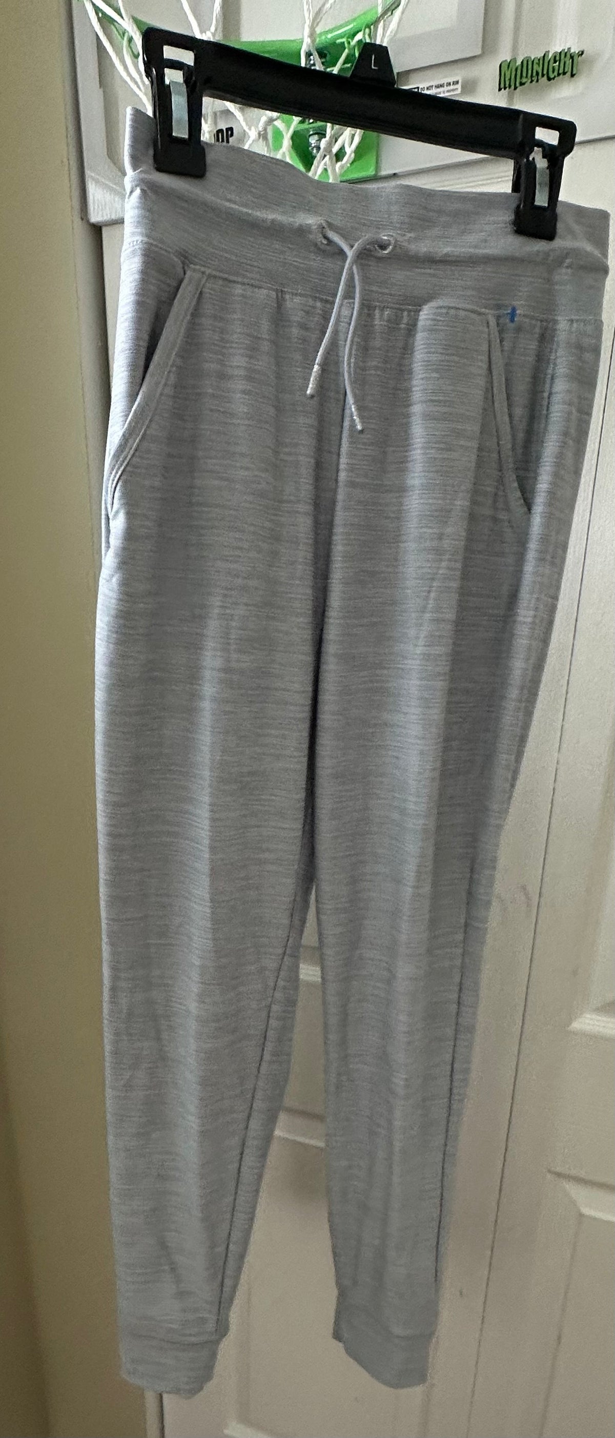 10/12 Athletic pants EUC 84 polyester 16 spandex - size Youth - 10 (L)