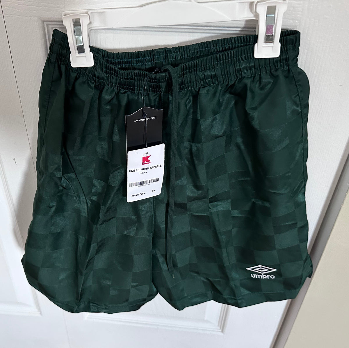 New Umbro  M fit 10/12 Green shorts (soccer) - size Youth - 10 (L)