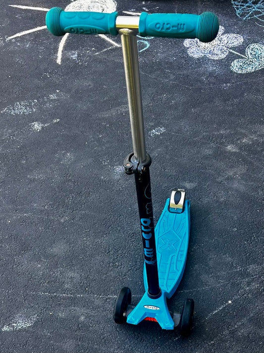 Micro Maxi kick scooter Ages 5-12