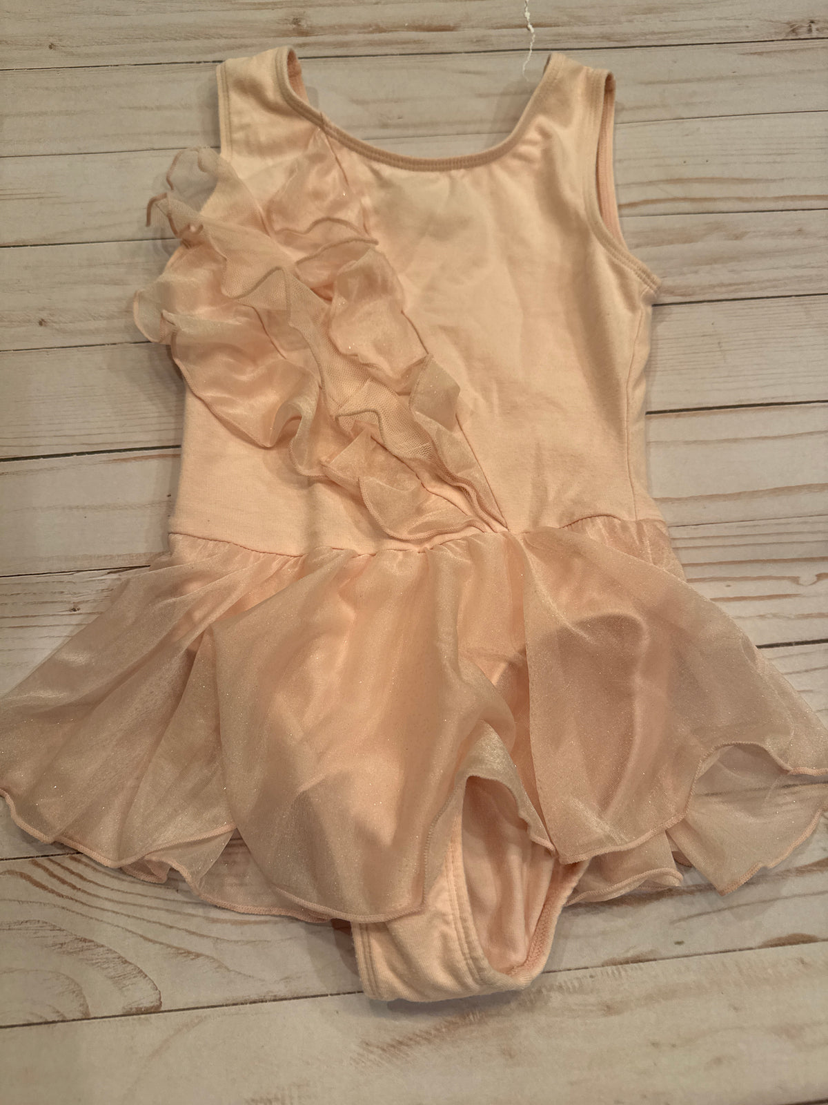 Girls pink leotard with Skirt - fit 5/tag says6 - size Youth - 5 (XS)