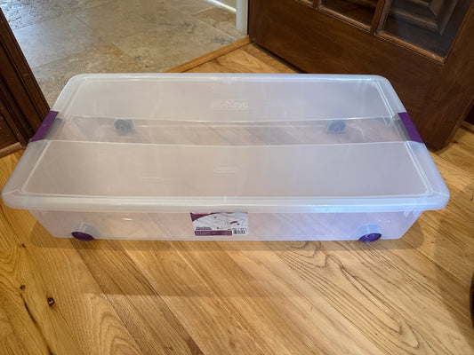 Sterlite wheeled 60 QT Storage bin - VGUC