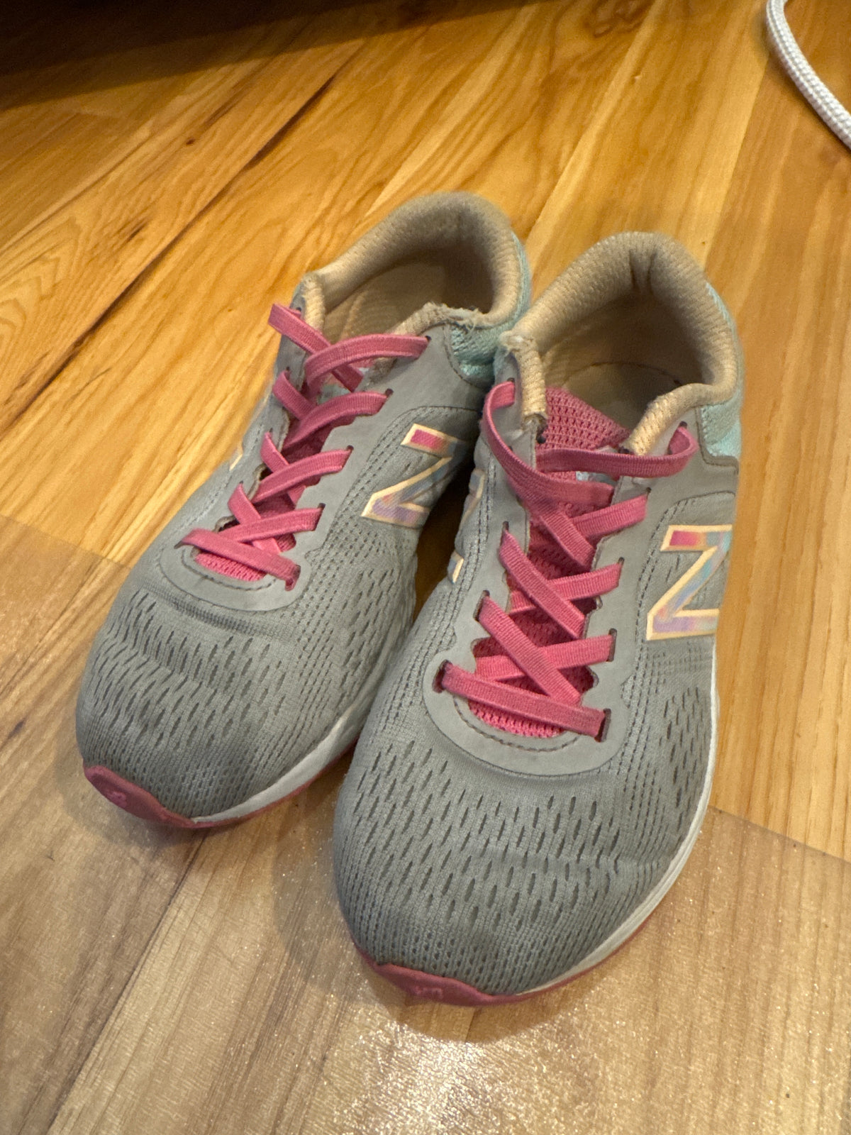 Girls no tie new Balance shoes - play - size Shoes - Kids 1 1/2