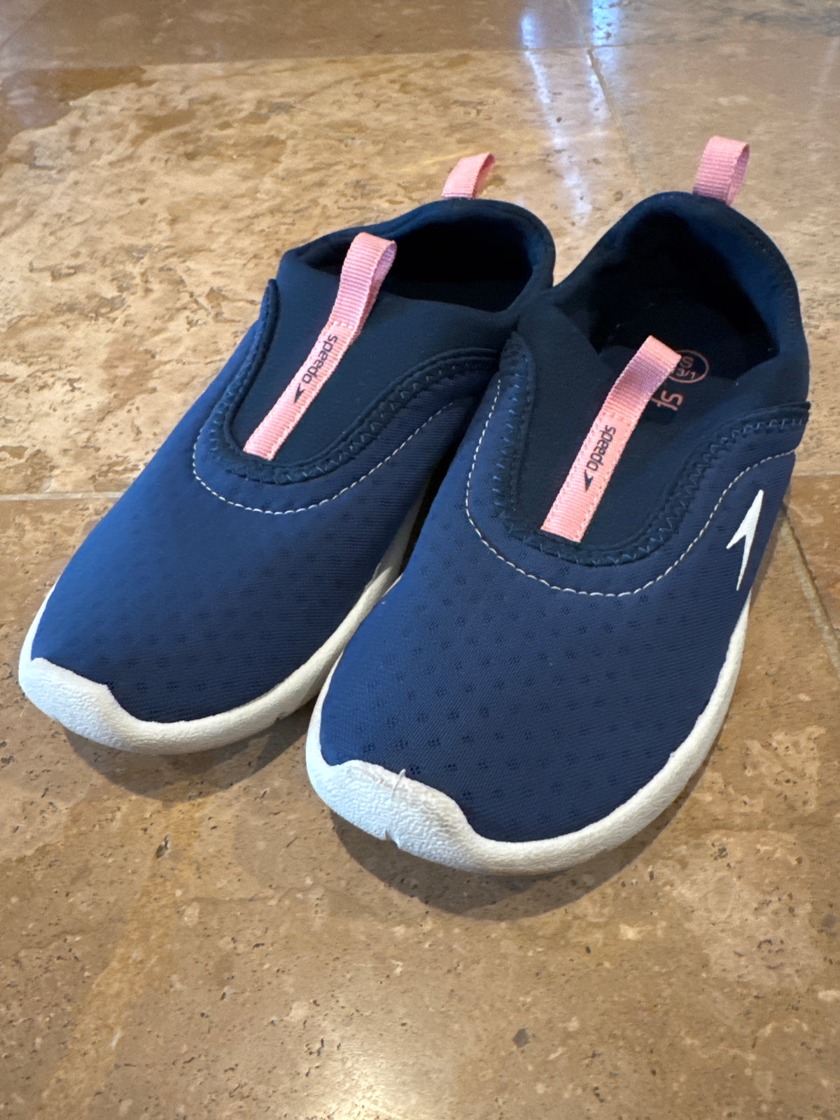 Speedo water shoes Size 13/1 - like new!