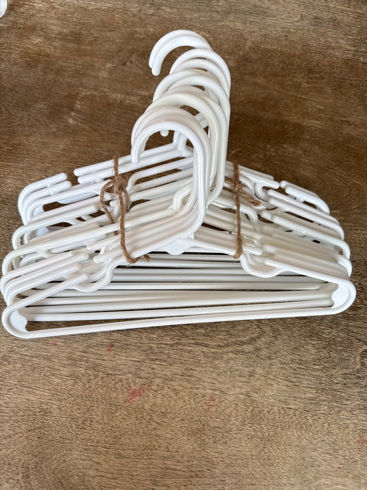 14 lot hangers Toddler size